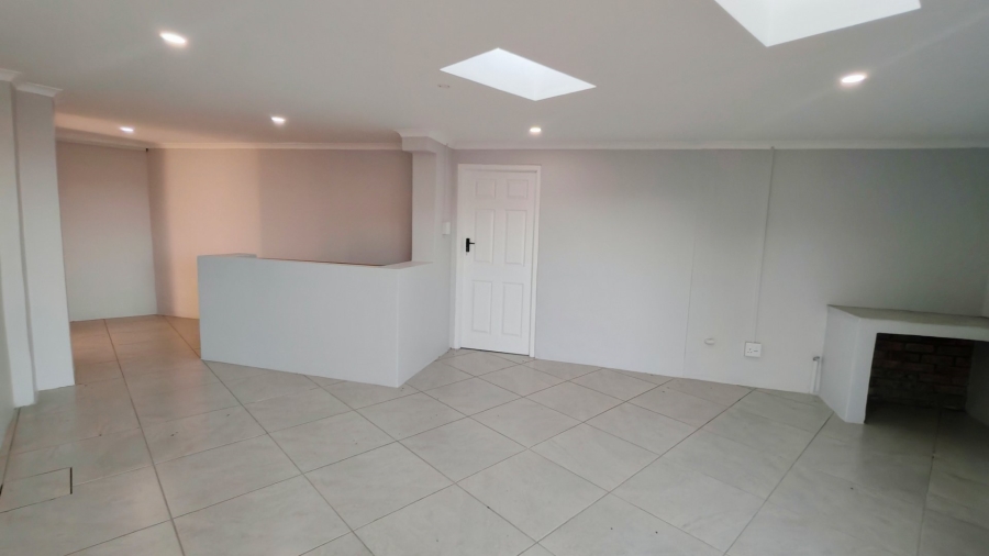5 Bedroom Property for Sale in Fraaiuitsig Western Cape